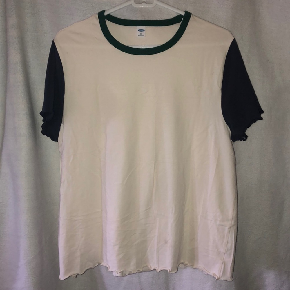 Short sleeve top with crinkles.